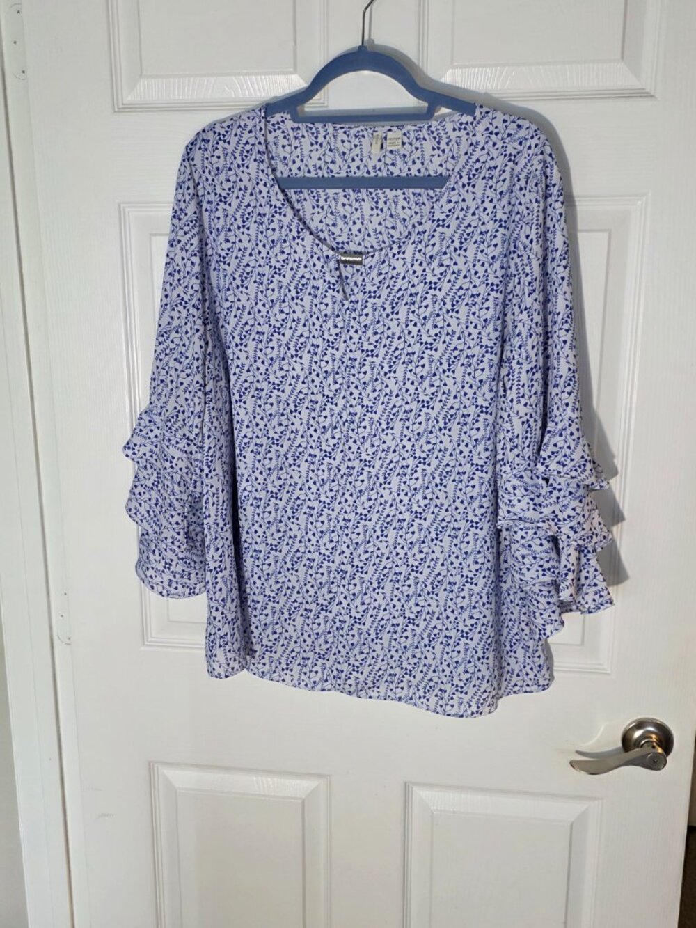 Est.1946 Tiered Ruffle Sleeve Top Women's Size 18/20w blue white 2 Tiered ruffl